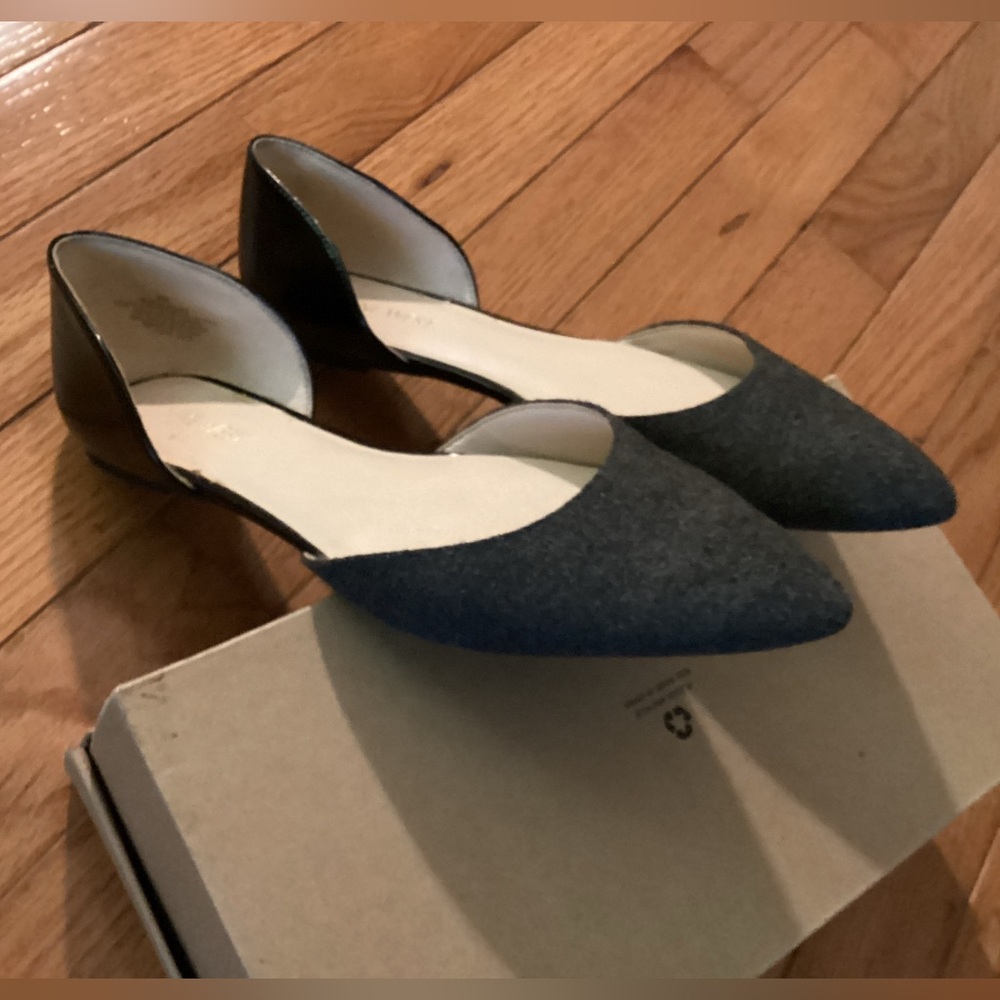 LIKE NEW NINE WEST CHARCOAL FLANNEL & BLACK PATENT - STARSHIP FLAT 8